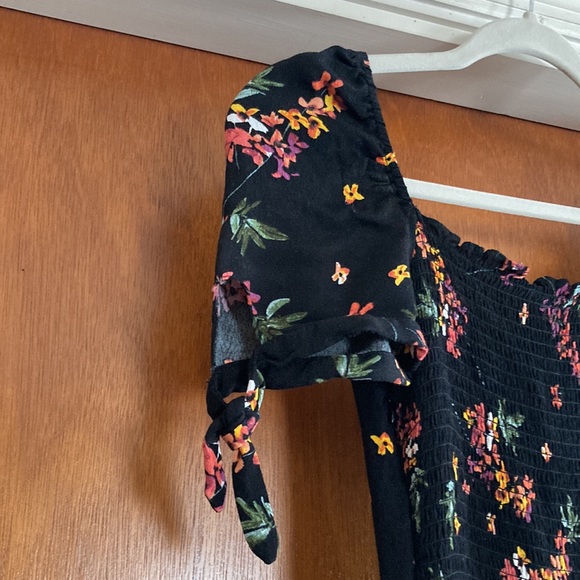 Olivaceous M summer dress. It is short! Wide, square neck. Stretchy top of back. - Picture 4 of 4